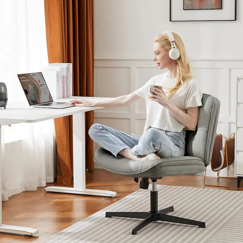 Fauteuil inclinable pivotant sans accoudoirs avec assise large rembourrée et hauteur réglable