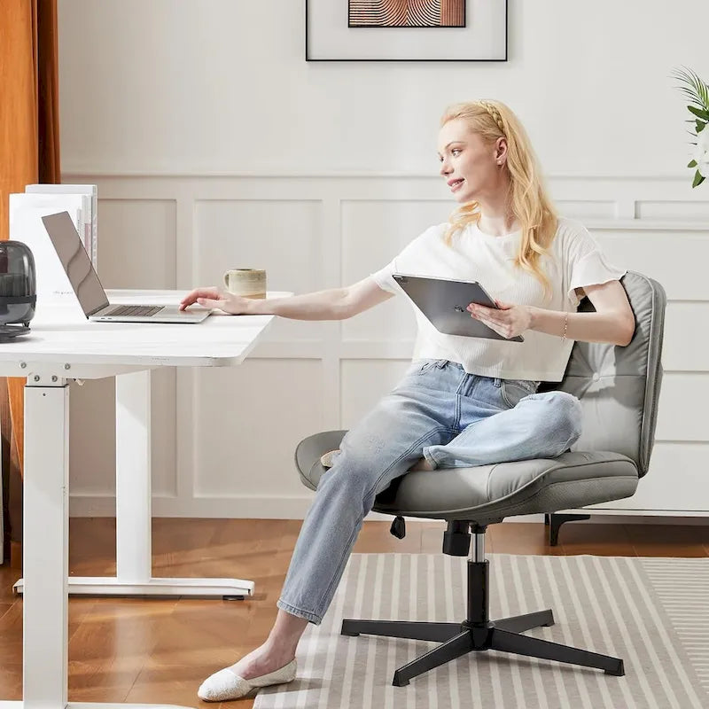 Fauteuil inclinable pivotant sans accoudoirs avec assise large rembourrée et hauteur réglable