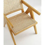 Chaise de salle à manger avec assise en cannage et cadre en bois